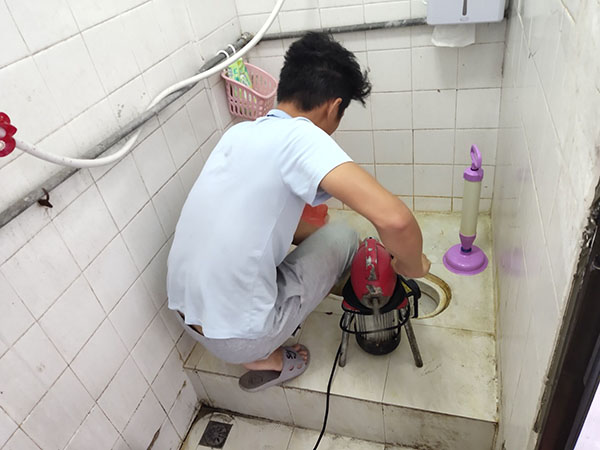 婺源肥皂掉到马桶里把马桶堵住了怎么办？马桶堵住了怎么办