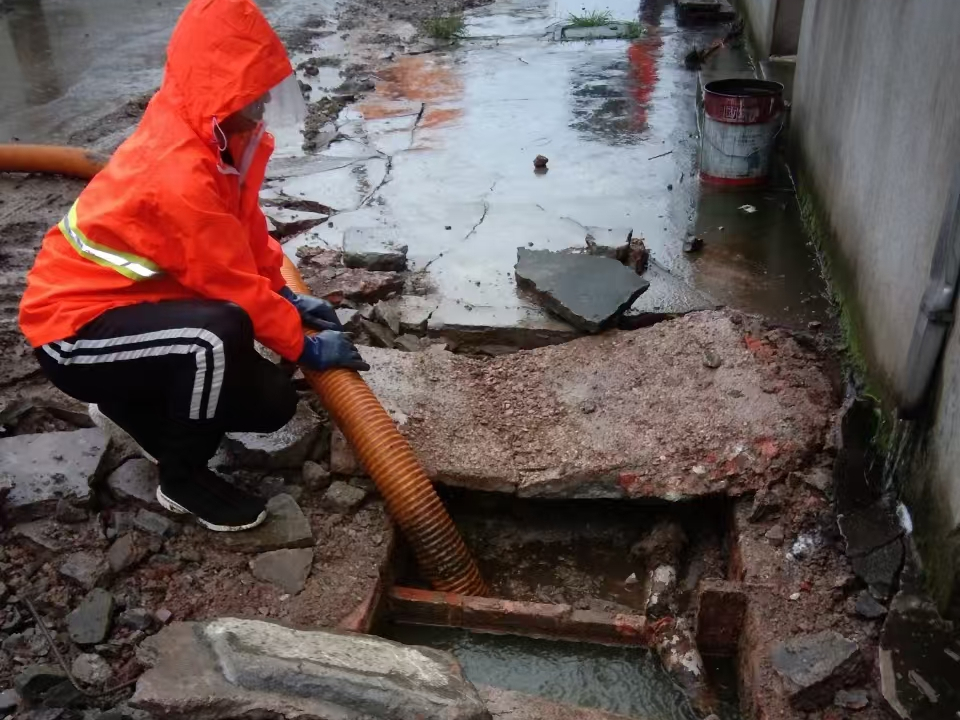 婺源专业清理污水池 炜誉市政以规范流程守护城市 “肠道”